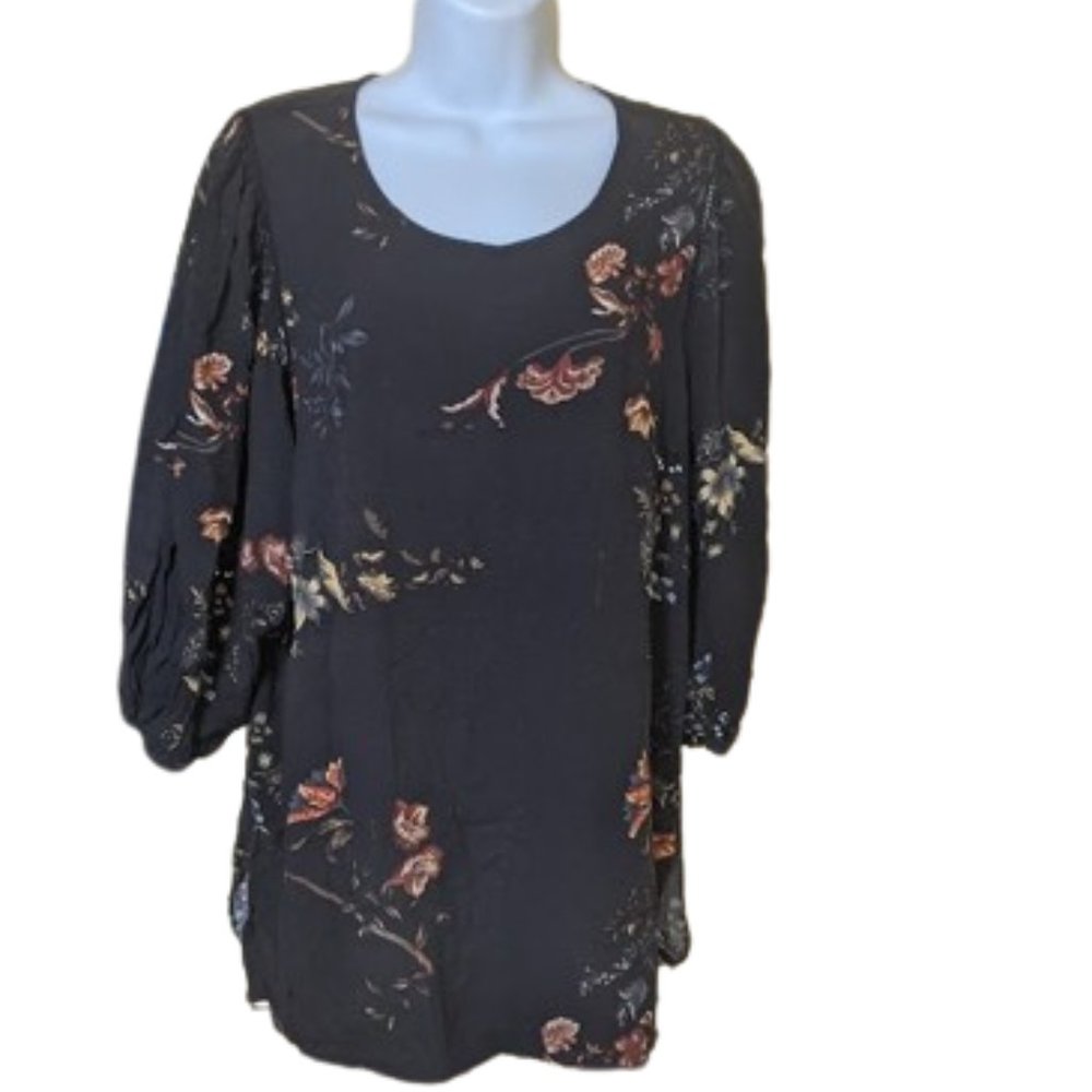 ---  Black Floral Tunic Blouse Size Large Peitte